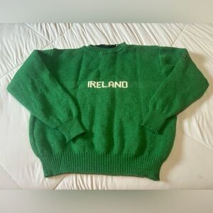 Vintage wool Kelly green Irish sweater in size medium